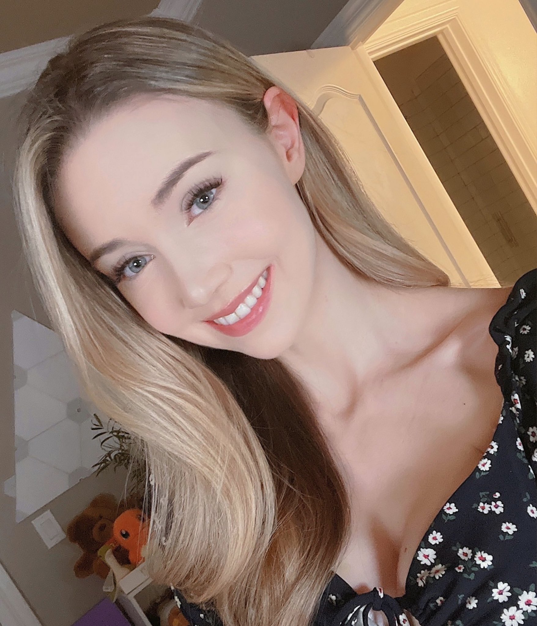 Dizzykitten Sexy