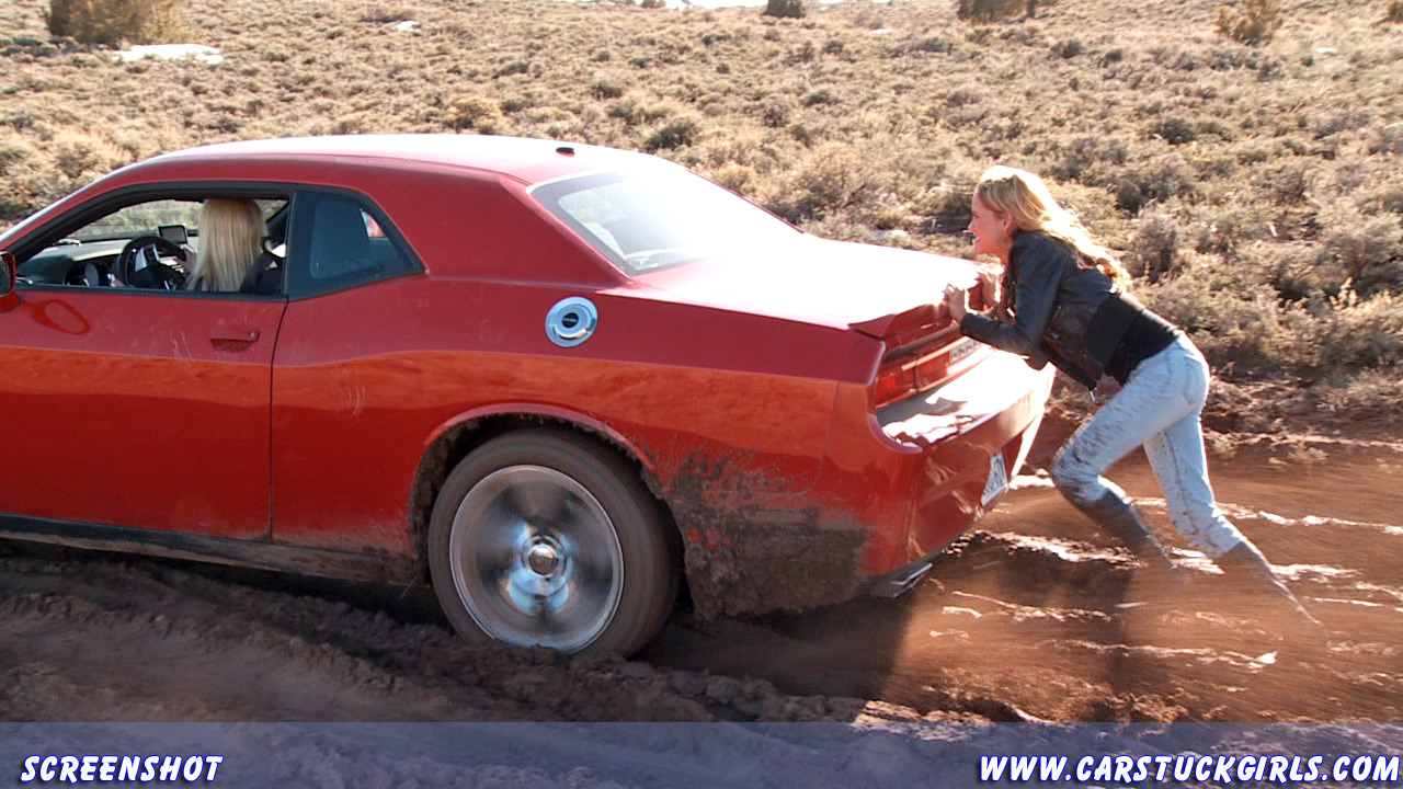 Look at that car it crash. Ламборгини застряла в грязи. Додж Челленджер авария. Звук столкновения машины с человеком. Car Stuck girl.