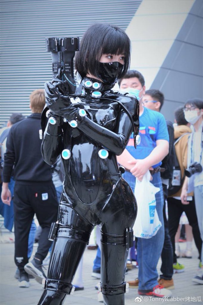 Косплей дроны. Рейка Шимохира Gantz косплей. Блоггер Ганц. Ганц силовой костюм. Косплей робот.