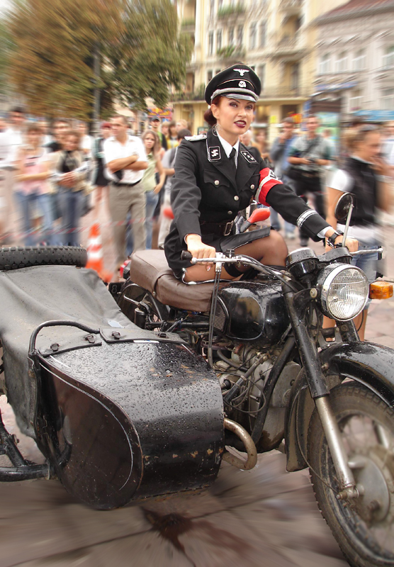 Еду на родину кто написал. Едем на родину. Nazi Bike. Езжай на родину.